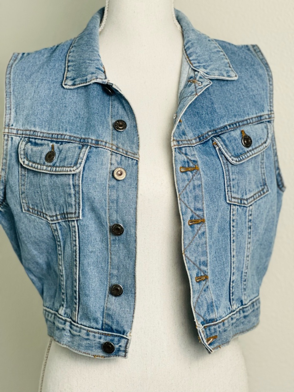 Vintage County Seat Jeanswear Light Wash Cropped Denim Vest Size Medium - Picture 2 of 9